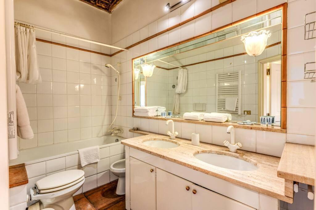 Flat With Lovely Views Near Piazza Navona * Rom