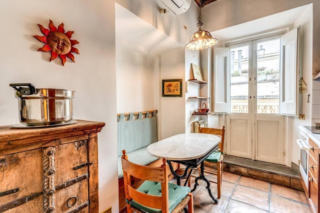 Apartment Flat With Lovely Views Near Piazza Navona Rom