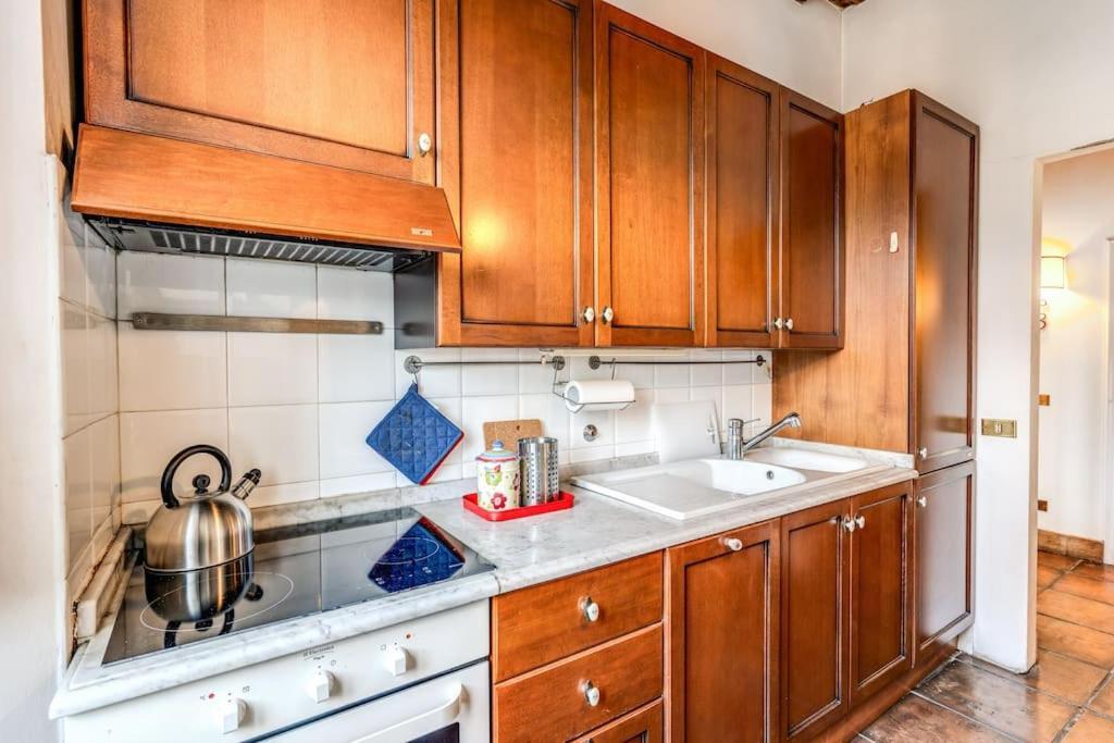 Flat With Lovely Views Near Piazza Navona Rom
