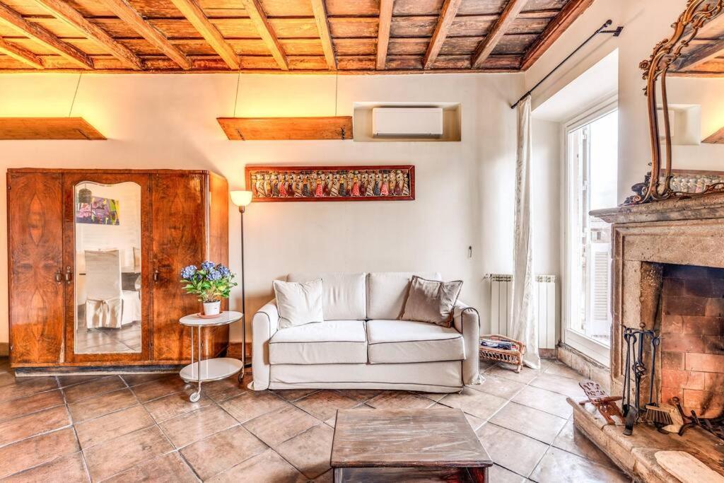 Flat With Lovely Views Near Piazza Navona * Rom