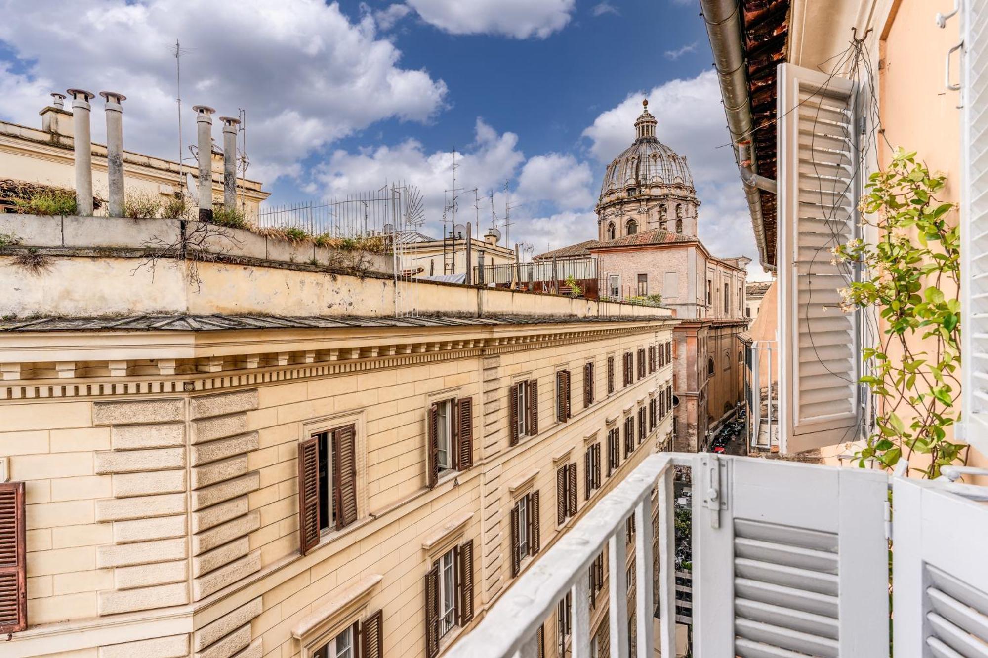 Flat With Lovely Views Near Piazza Navona Rom