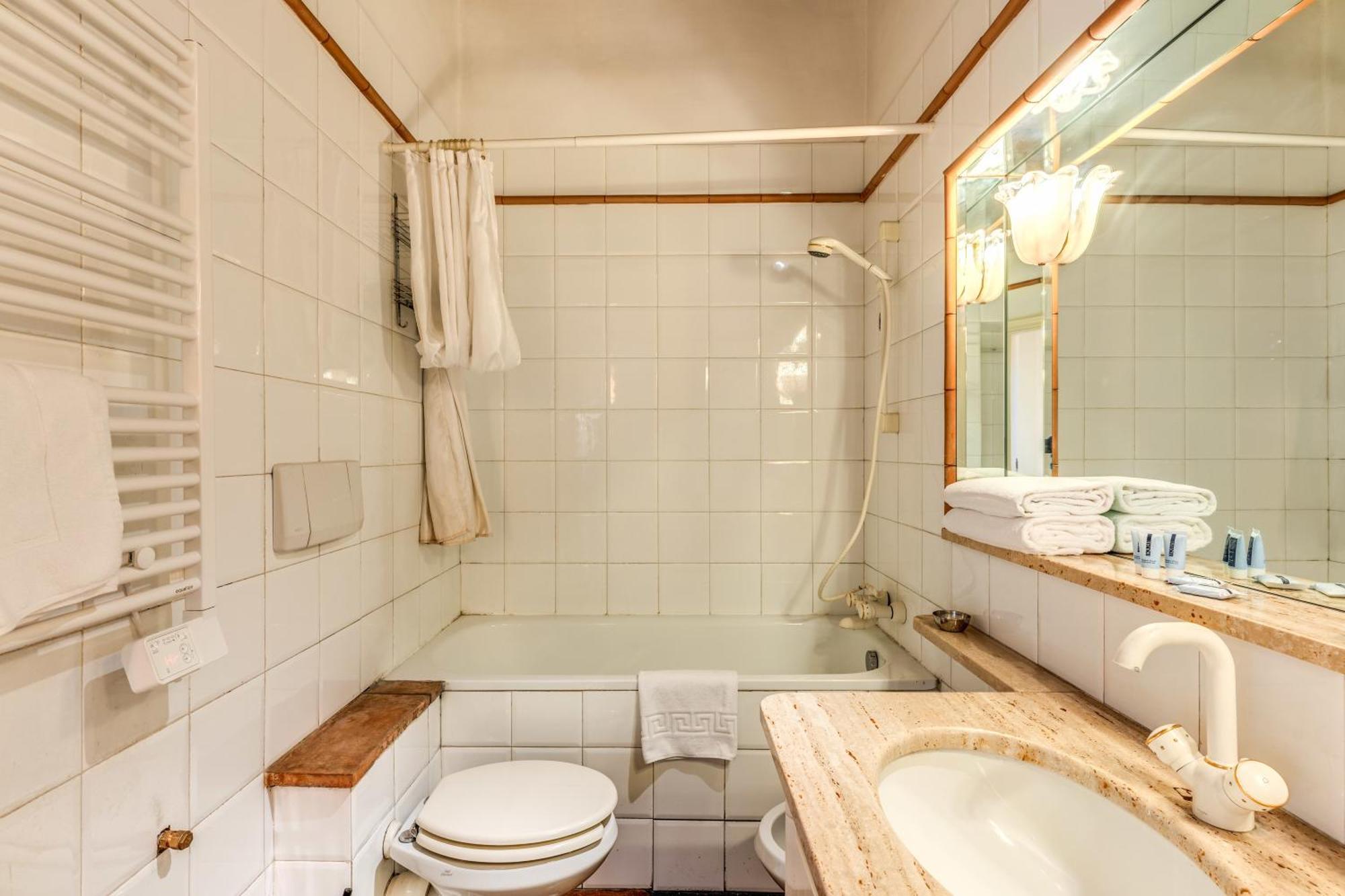 Apartment Flat With Lovely Views Near Piazza Navona Rom
