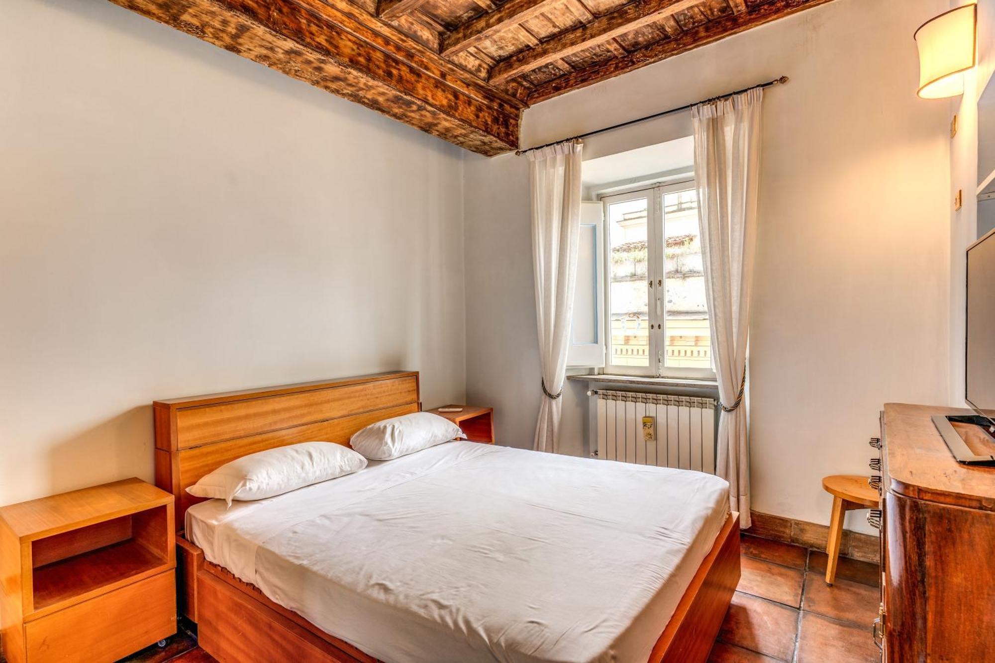 Flat With Lovely Views Near Piazza Navona Rom