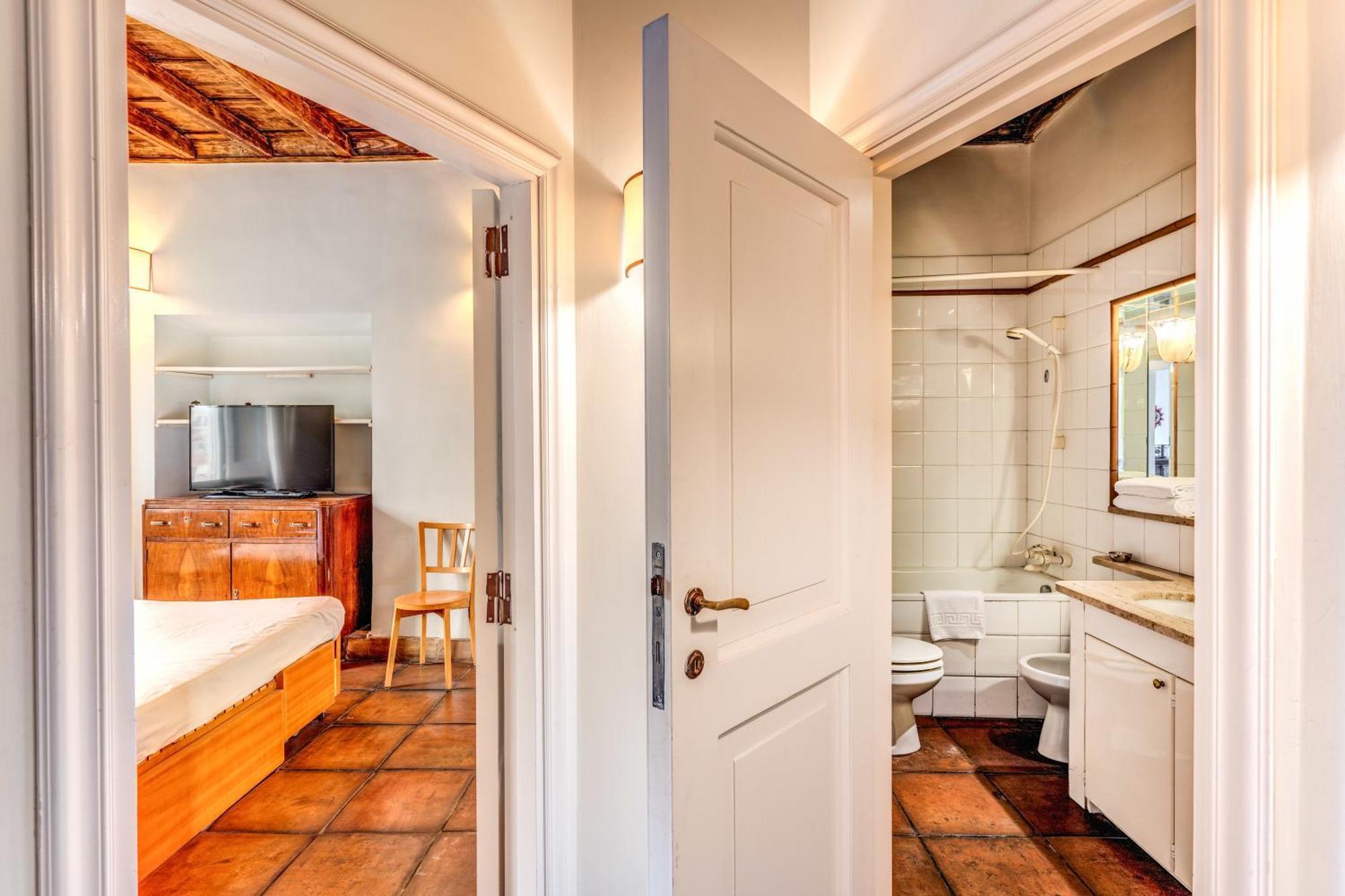 Flat With Lovely Views Near Piazza Navona * Rom